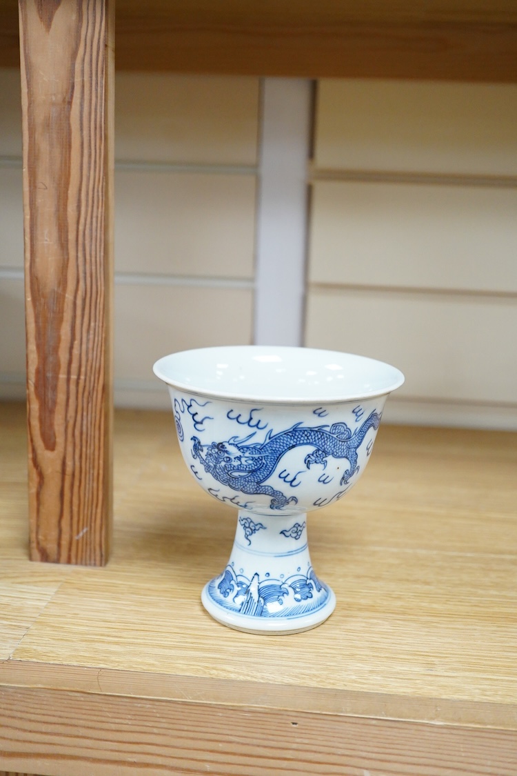 A Chinese blue and white ‘dragon’ stem cup, 13cm